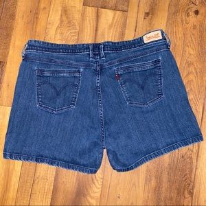 Levi’s Denim Shorts - Size 16 W33